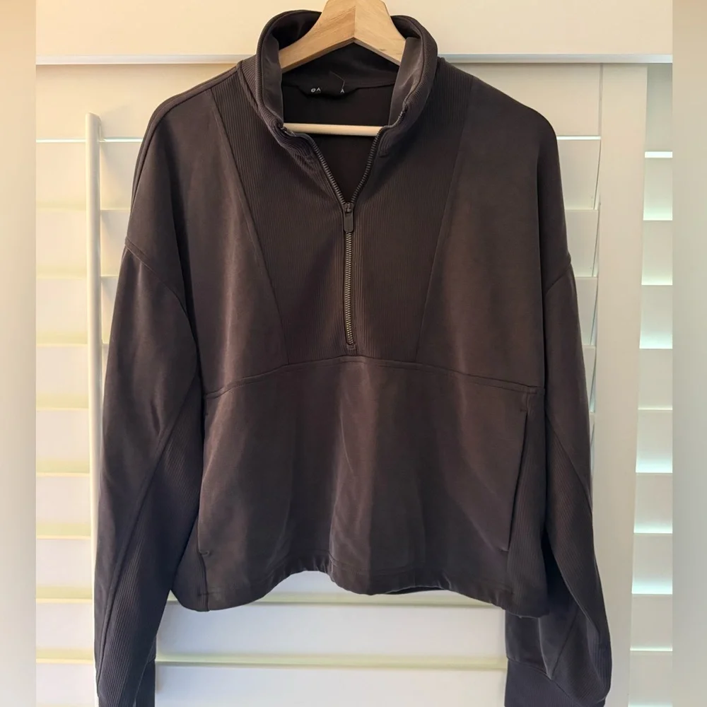 Athleta Charcoal Black Cropped Pullover - Picture 1 of 5